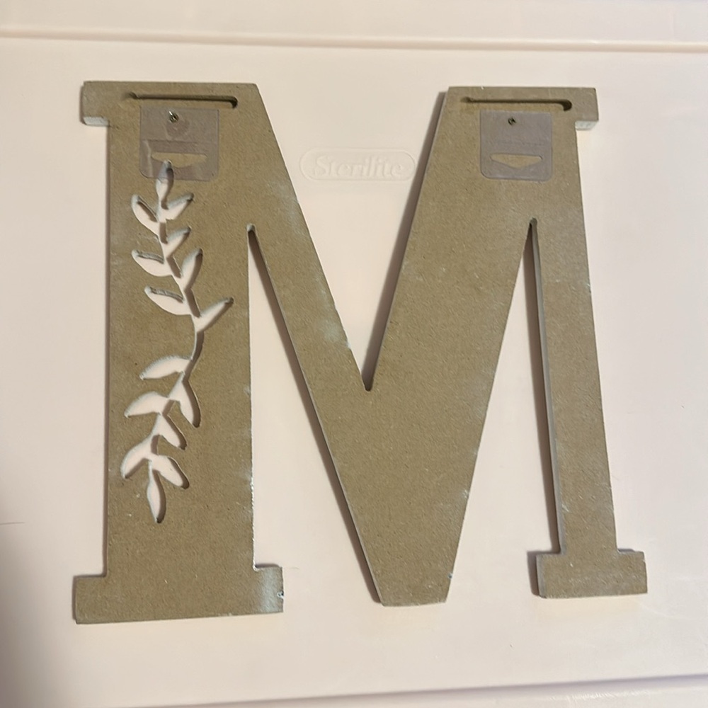Wooden M sign - Picture 2 of 3